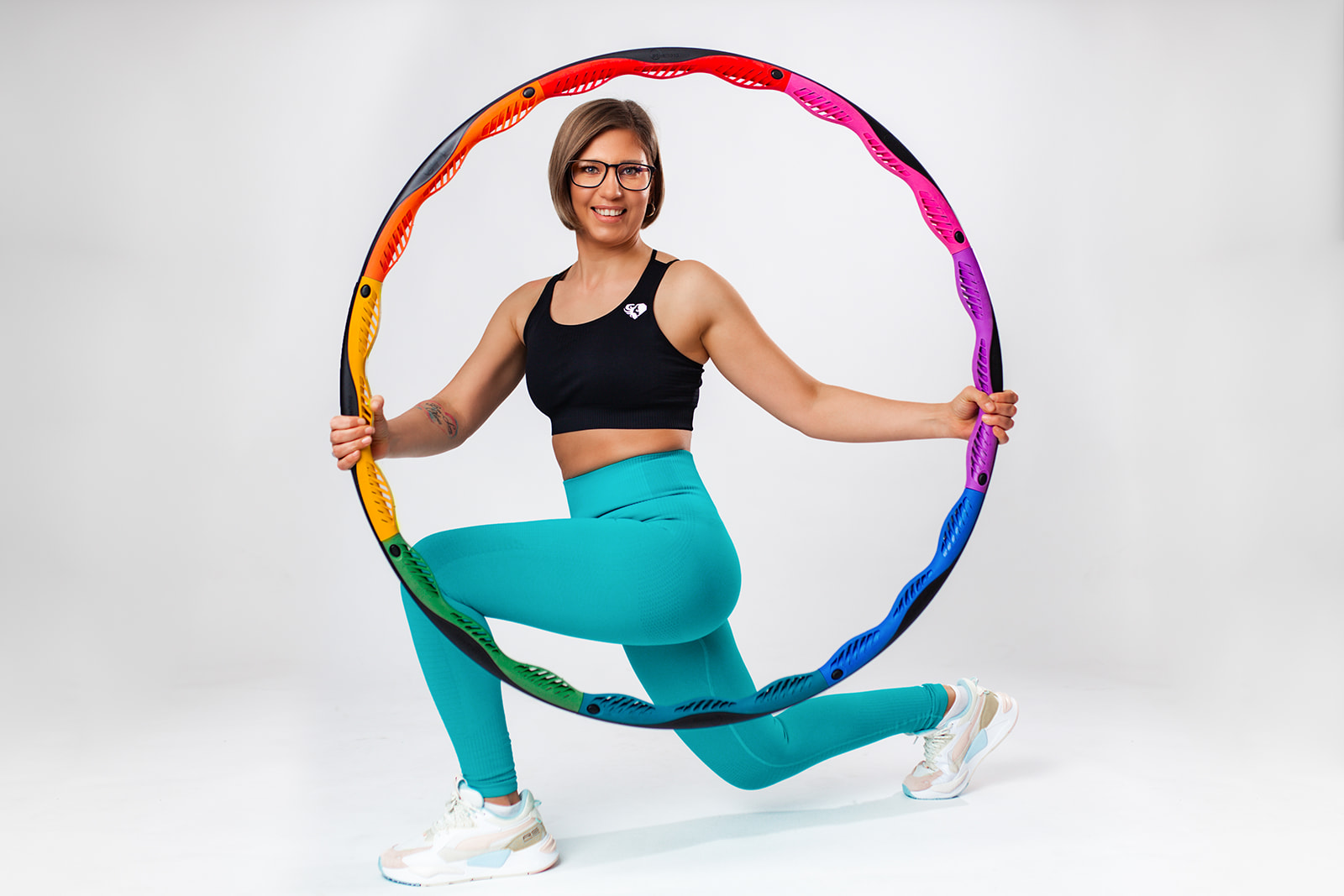 Svetlana nutzt in ihren Hula-Hoop Kursen bunte Powerhoops